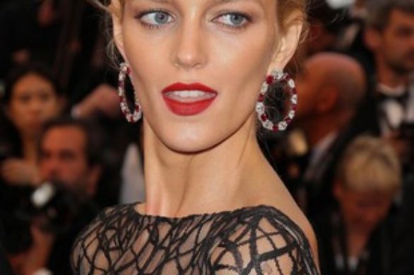 Anja Rubik w październikowym Vogue Korea