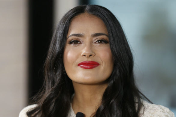 Wybitny talent? 11-letnia córka Salmy Hayek obcina jej włosy!