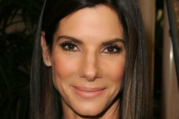 Sandra Bullock wygląda młodziej dzięki… napletkom koreańskich niemowląt