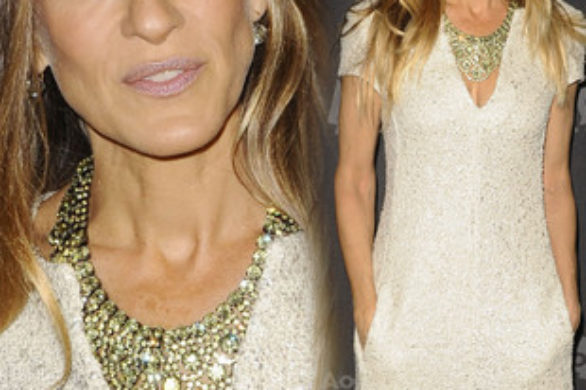 Sarah Jessica Parker w jasnej sukience przed kolano (FOTO)