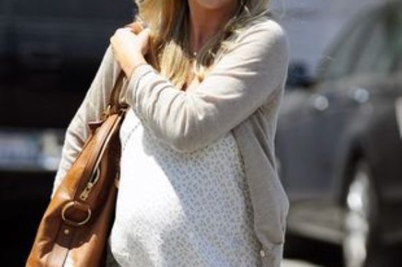 Sarah Michelle Gellar wybiera luźne sukienki i balerinki