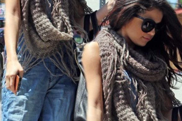 Selena Gomez w jeansowych ogrodniczkach