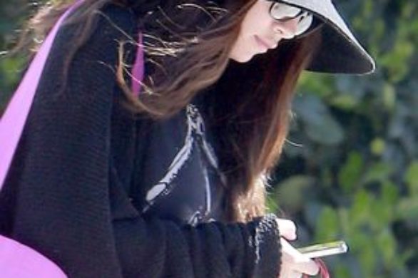 Selena Gomez w kapeluszu Christys’ Crown (FOTO)