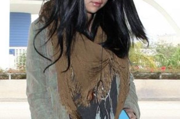 Selena Gomez w poszarpanych jeansach (FOTO)
