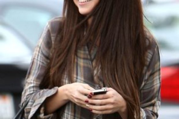 Selena Gomez w koszuli w kratę (FOTO)