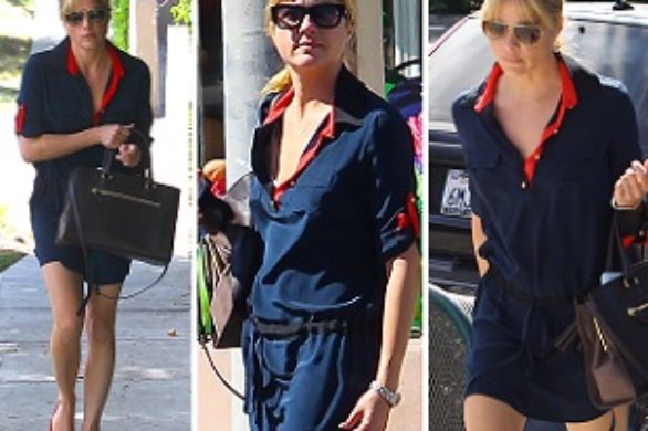 Selma Blair w niebieskiej tunice (FOTO)
