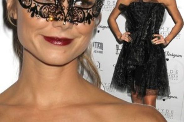 Fantazyjna mała czarna Stacy Keibler (FOTO)