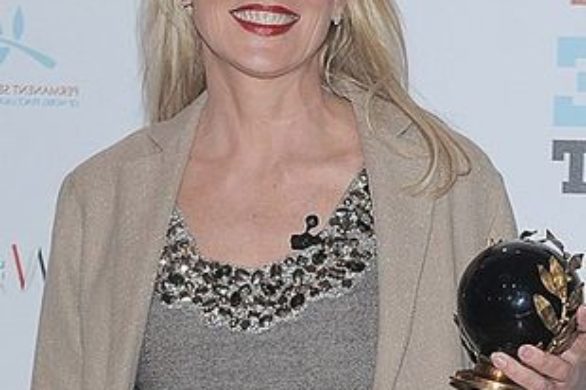 Sharon Stone w popielatej sukience (FOTO)