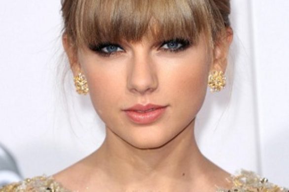 Taylor Swift w złotej sukience Zuhair Murad