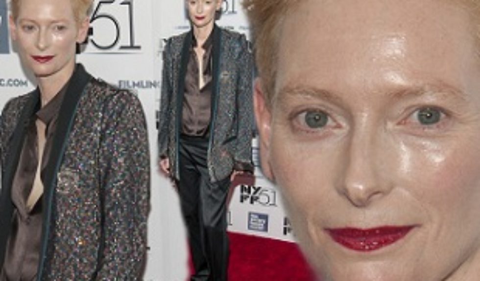 Tilda Swinton w błyszczącej marynarce(FOTO) Tilda Swinton w błyszczącej marynarce(FOTO)