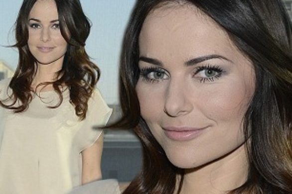 Paulina Sykut w chabrowych spodniach