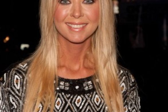 Tara Reid stawia na burgund (FOTO)