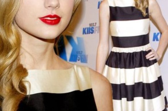 Taylor Swift w dziewczęcej sukience w paski (FOTO)