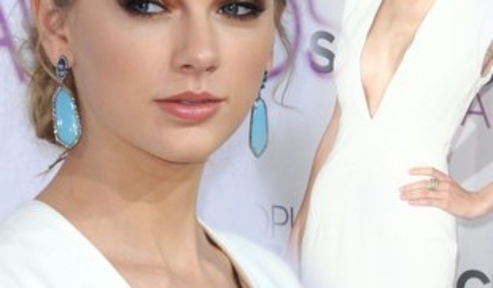 Taylor Swift w sukni marki Ralph Lauren (FOTO) Taylor Swift w sukni marki Ralph Lauren (FOTO)