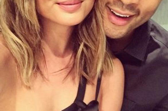 Chrissy Teigen pokazała rozstępy na udach (FOTO)