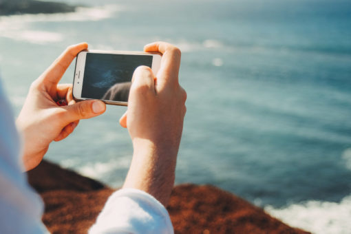 Telefon z dobrym aparatem w niedrogim abonamencie – przegląd