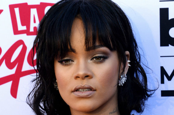 Niecierpliwa Rihanna pozuje na Instagramie w pierzastych butach Saint Laurent