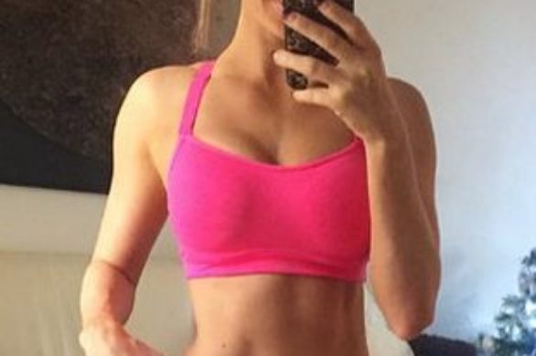 Trenerka fitness pokazała fałdki na brzuchu (FOTO)