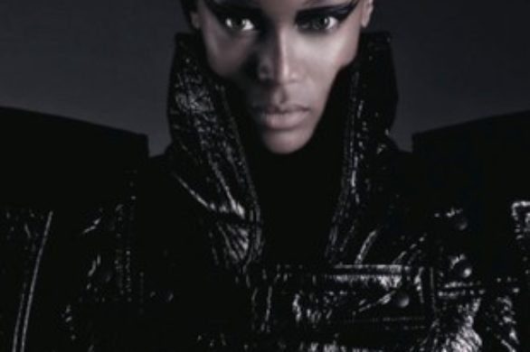 Tyra Banks dla  West East magazine