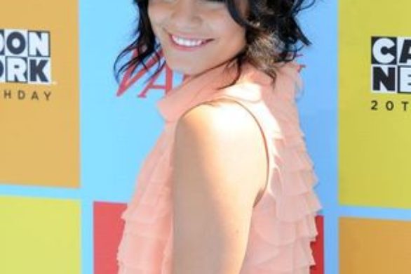 Vanessa Hudgens w różowej sukience (FOTO)