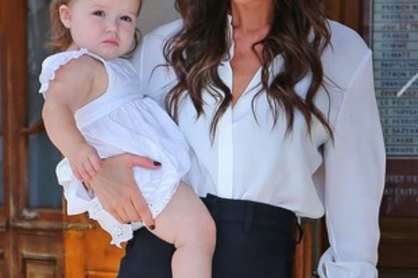 Victoria Beckham w marcowym wydaniu Elle UK