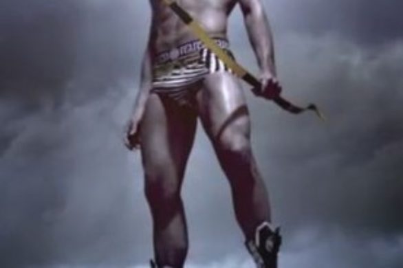 Zmysłowa reklama zapachu Versace Eros (VIDEO)