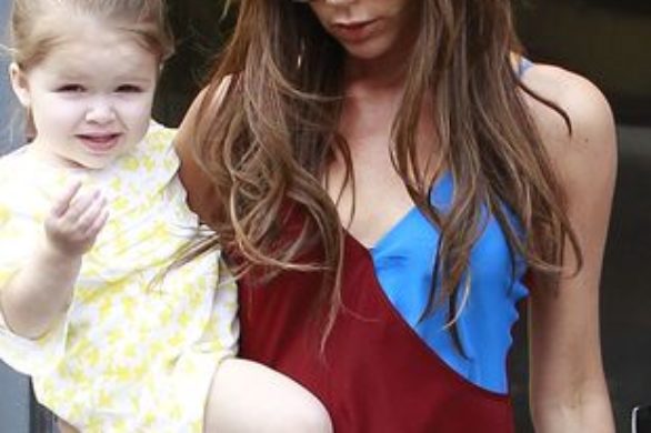 Victoria Beckham w jeansach własnego projektu