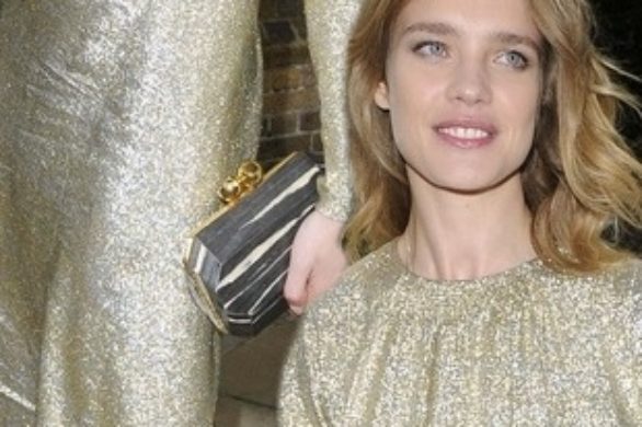 Natalia Vodianova w złotej sukience