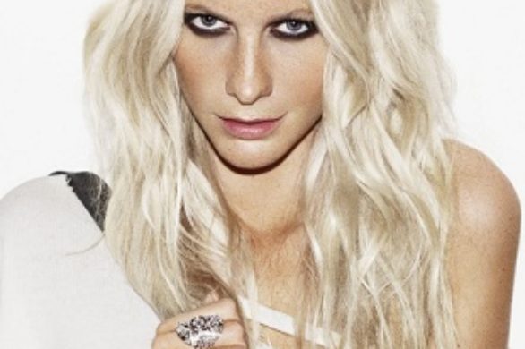 Poppy Delevingne na okładce styczniowego  Vogue Turkey