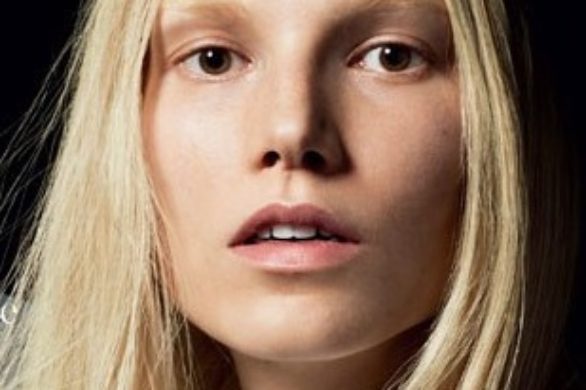 Suvi Koponen na marcowej okładce Vogue Paris