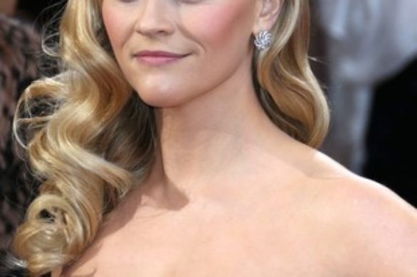 Reese Witherspoon w niebieskiej sukni Louis Vuitton