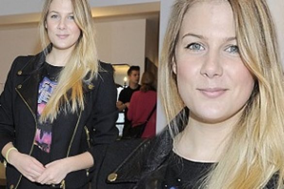 Marta Wierzbicka w czarnej ramonesce na pokazie biżuterii