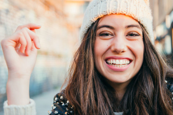 Unikaj tych metod wybielania zębów. Mogą przynieść więcej szkód niż korzyści
