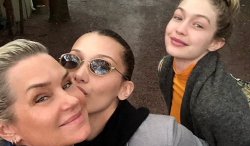 Yolanda Hadid szczerze o botoksie, wypełniaczach i kanonach piękna Yolanda Hadid szczerze o botoksie, wypełniaczach i kanonach piękna
