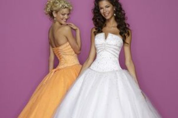 Bezowe kreacje na bal (FOTO)