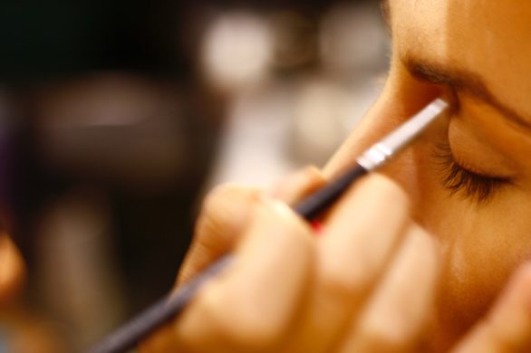 Make-up no make-up krok po kroku: Sandrę Kubicką maluje make up artist WIBO