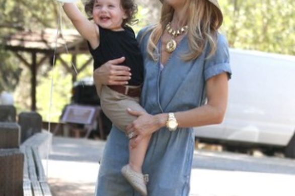 Rachel Zoe w jeansowym kombinezonie