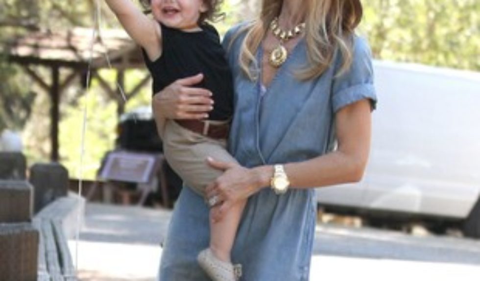 Rachel Zoe w jeansowym kombinezonie Rachel Zoe w jeansowym kombinezonie