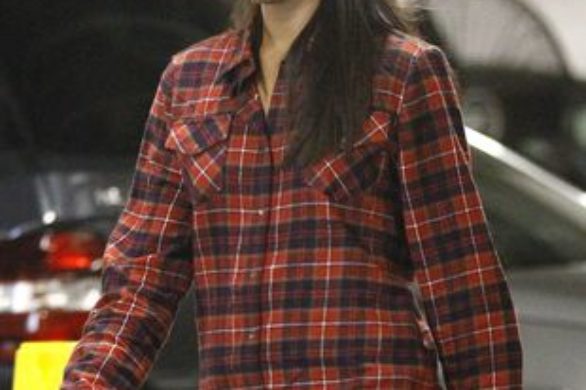 Zoe Saldana w koszuli w kratę (FOTO)