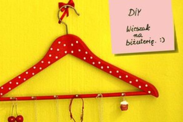 Zrób to sama: wieszak na biżuterię