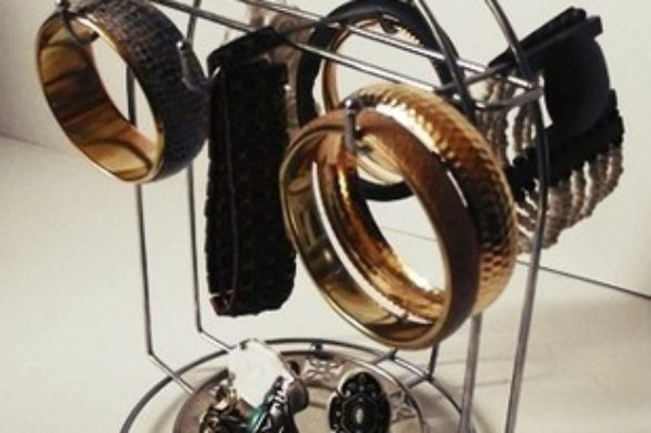 Zrób to sama: stojak na biżuterię