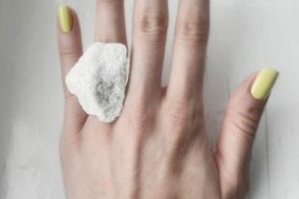 Zrób to sama: pierścionek z kamieniem (FOTO)