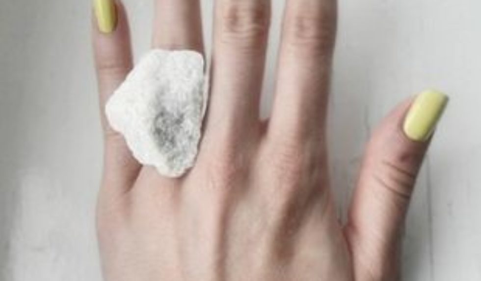 Zrób to sama: pierścionek z kamieniem (FOTO)