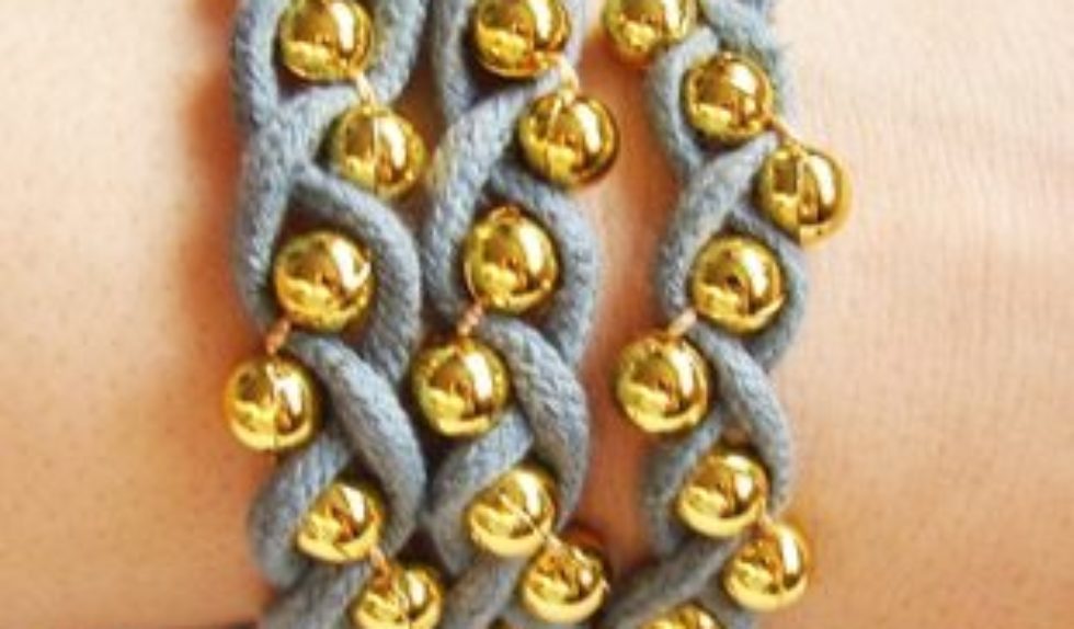 Zrób to sama: bransoletka z koralików i sznurka