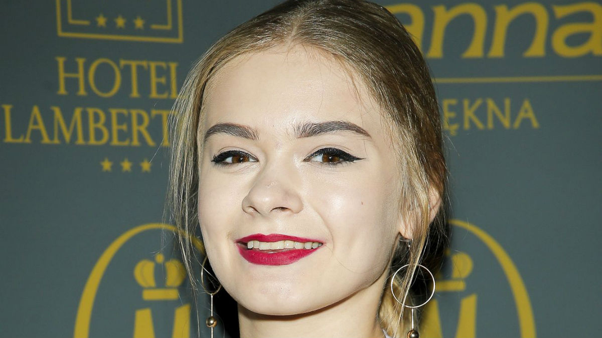 Julia Wróblewska w różowych włosach. To co zrobiła z brwiami jest jeszcze gorsze Julia Wróblewska w różowych włosach. To co zrobiła z brwiami jest jeszcze gorsze