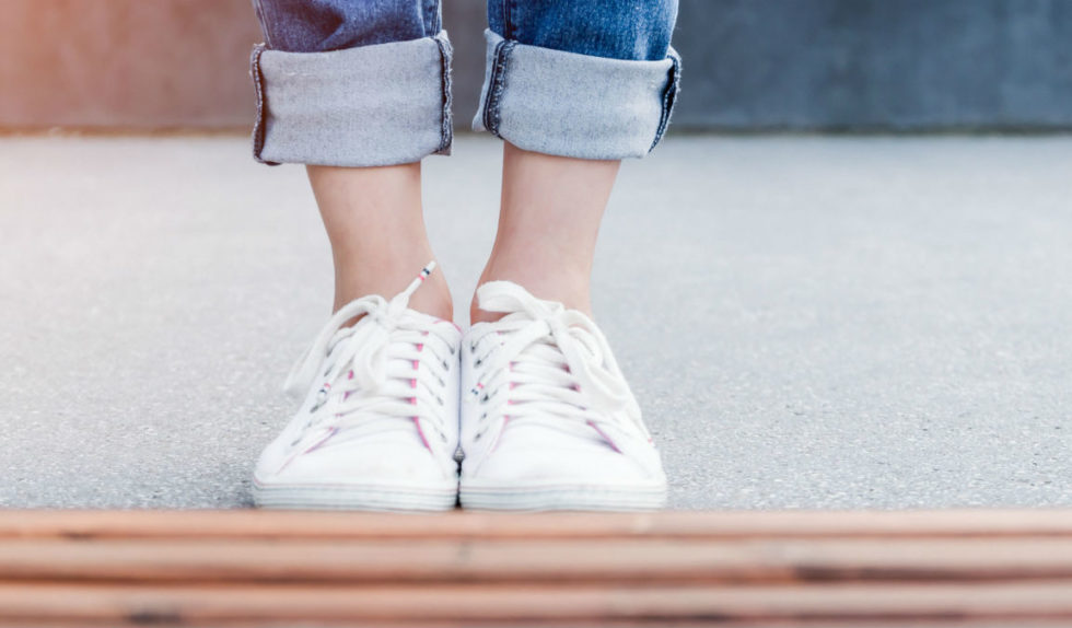 Nawet mocno zabrudzone buty wyglądają jak nowe. Ta sztuczka jest genialna! Nawet mocno zabrudzone buty wyglądają jak nowe. Ta sztuczka jest genialna!