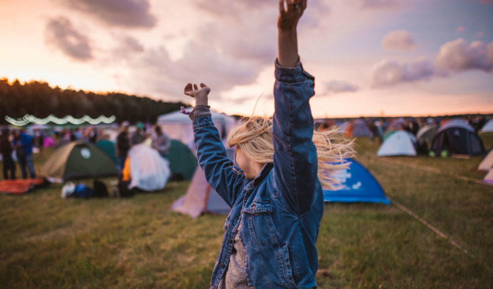 3 festiwalowe fryzury, które wykonasz w mniej niż pięć minut