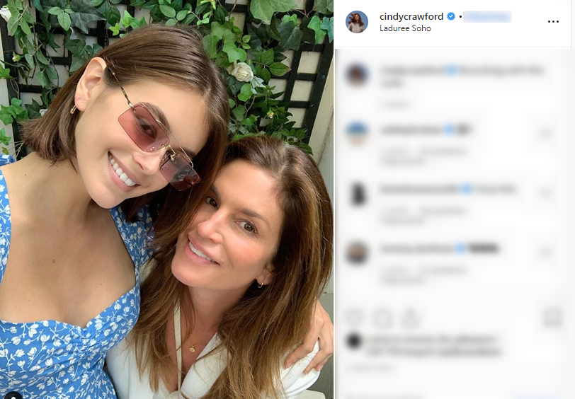 Kaia Gerber mocno skróciła włosy. W tej fryzurze wygląda na wiele starszą Kaia Gerber mocno skróciła włosy. W tej fryzurze wygląda na wiele starszą