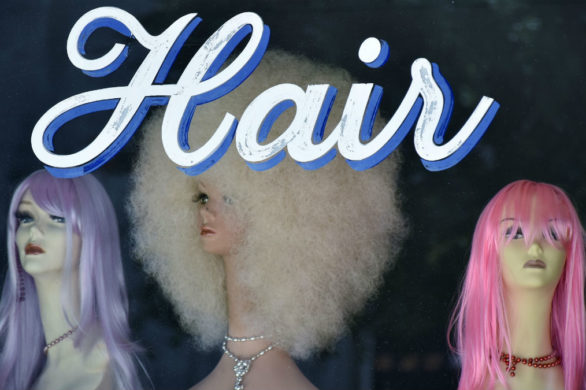 Jak uniknąć złej fryzury. Te wskazówki pomogą Ci wyjść z salonu szczęśliwą!