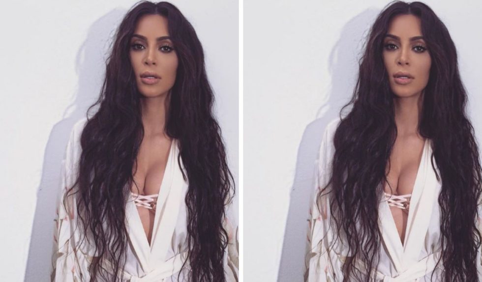 Kim Kardashian szokuje. Nie zgadniesz w jakim miejscu każe nakładać podkład